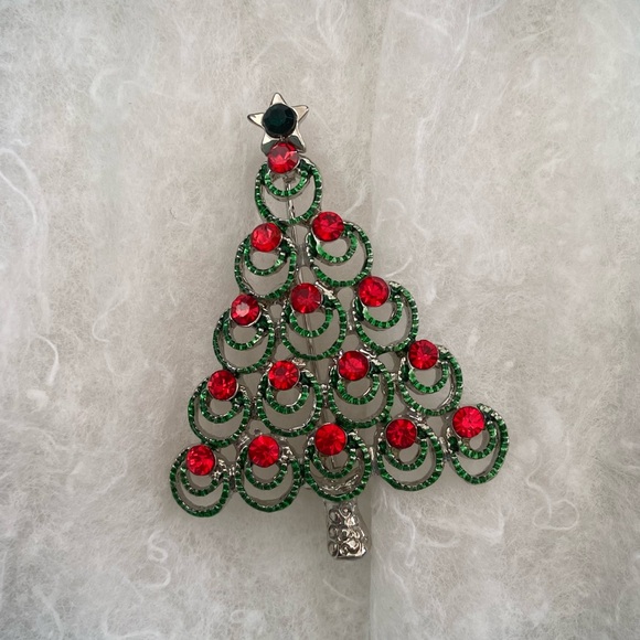 🦋 2/$20 Christmas tree rhinestone brooch - Picture 1 of 3